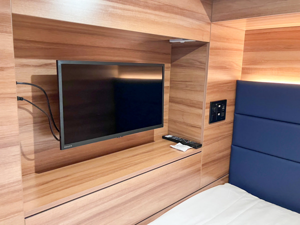 MAX CABIN